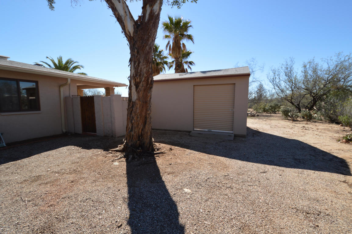 8898 E Saddleback Dr, Tucson, AZ 85749 photo 2
