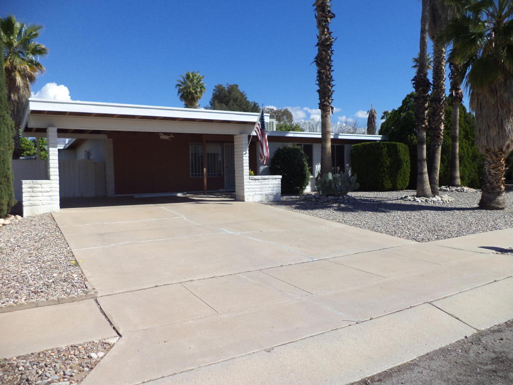 7741 E Lester St, Tucson, AZ 85715 photo 2