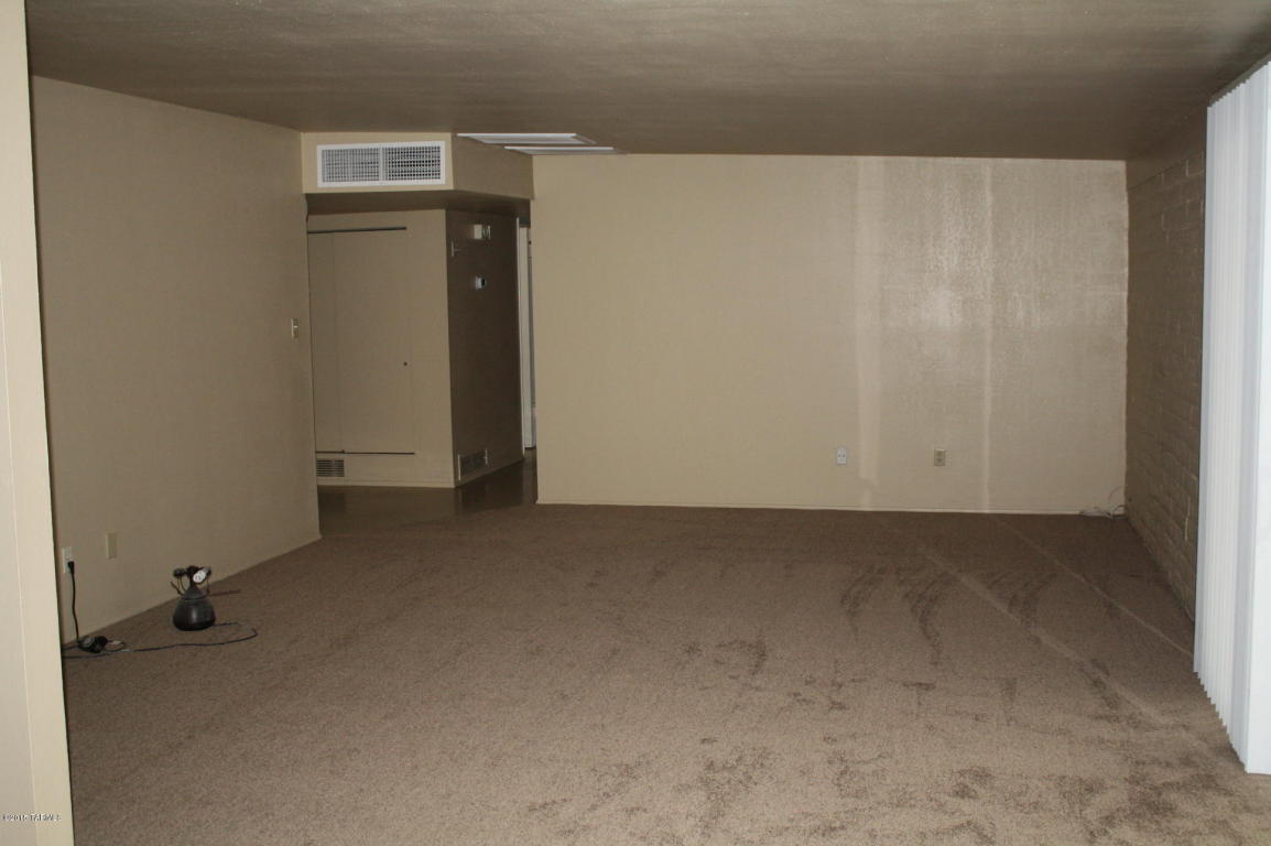 8439 E Baker St, Tucson, AZ 85710 photo 4