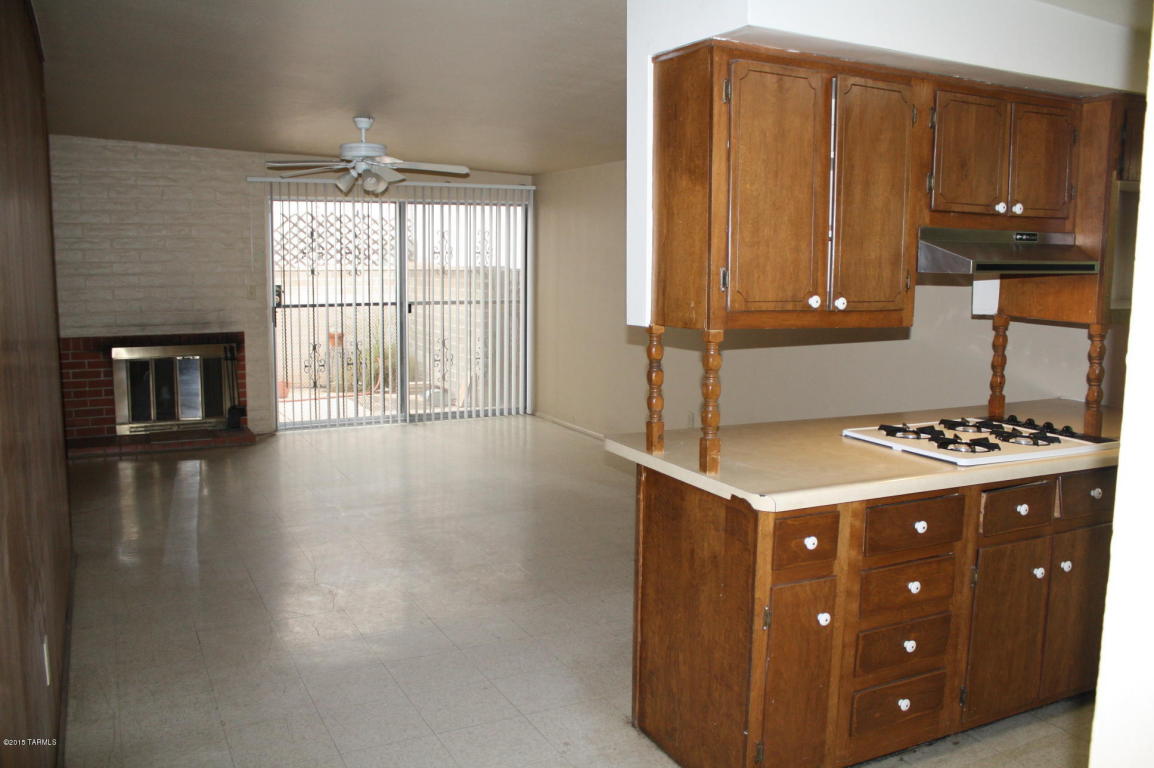 8439 E Baker St, Tucson, AZ 85710 photo 2