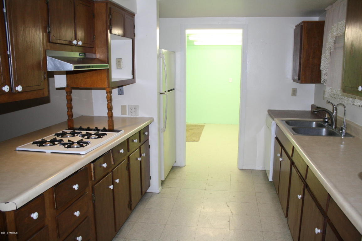 8439 E Baker St, Tucson, AZ 85710 photo 3