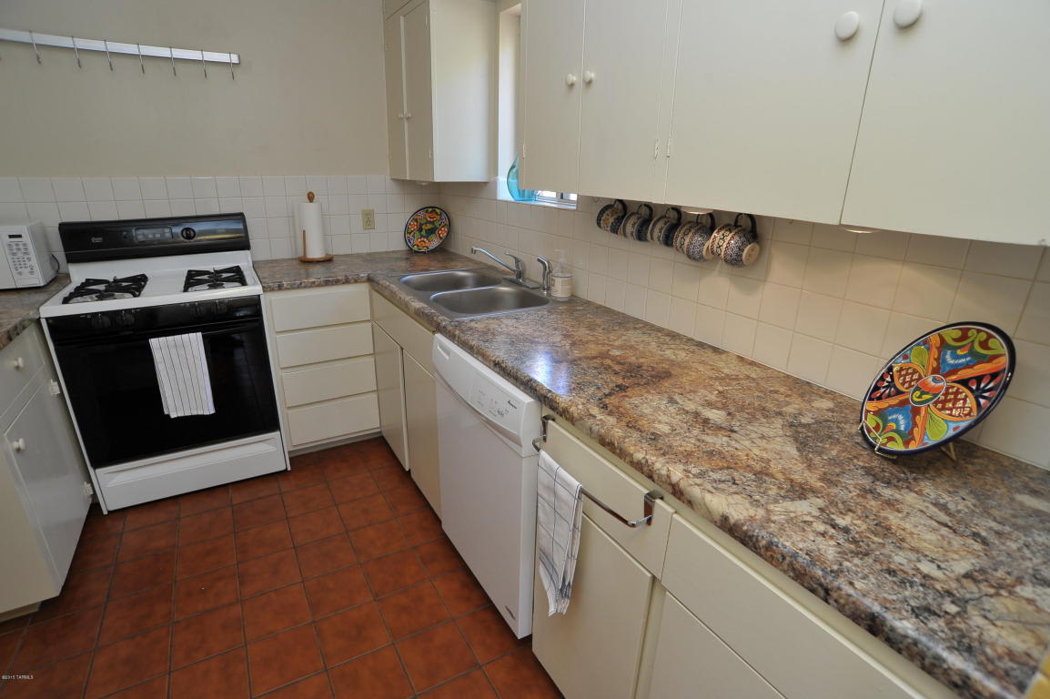 2008 E Copper St, Tucson, AZ 85719 photo 12