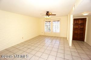 7770 E Kenyon Dr, Tucson, AZ 85710 photo 2