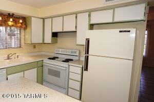 7770 E Kenyon Dr, Tucson, AZ 85710 photo 3