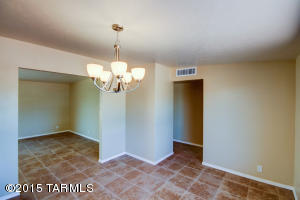 7130 E Sylvane Dr, Tucson, AZ 85710 photo 4