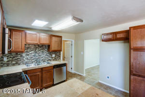 7130 E Sylvane Dr, Tucson, AZ 85710 photo 5