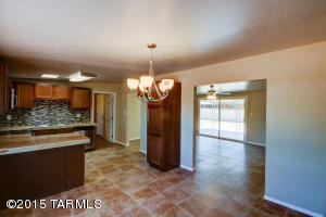 7130 E Sylvane Dr, Tucson, AZ 85710 photo 3
