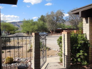 9272 E Walnut Tree Dr, Tucson, AZ 85749 photo 2