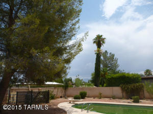 8935 E Maple Leaf Dr, Tucson, AZ 85710 photo 6