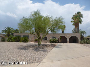 8935 E Maple Leaf Dr, Tucson, AZ 85710 photo 2