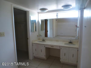 8935 E Maple Leaf Dr, Tucson, AZ 85710 photo 12