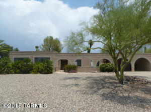 8935 E Maple Leaf Dr, Tucson, AZ 85710 photo 1