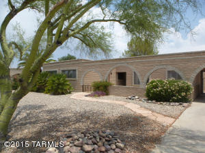8935 E Maple Leaf Dr, Tucson, AZ 85710 photo 3