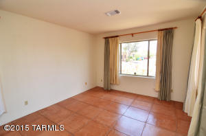 1574 E Painted Colt Loop, Tucson, AZ 85719 photo 11