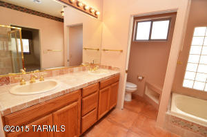 1574 E Painted Colt Loop, Tucson, AZ 85719 photo 17