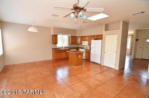 1574 E Painted Colt Loop, Tucson, AZ 85719 photo 8