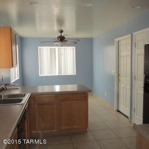 8402 E Sarnoff Ridge Loop, Tucson, AZ 85710 photo 3