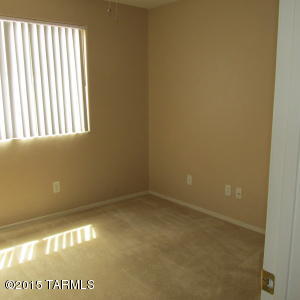 8402 E Sarnoff Ridge Loop, Tucson, AZ 85710 photo 7