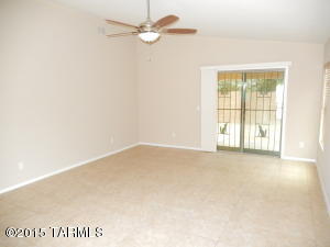 8373 E Sarnoff Ridge Loop, Tucson, AZ 85710 photo 3