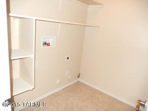8373 E Sarnoff Ridge Loop, Tucson, AZ 85710 photo 2