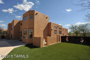 901 E Mount Wrightston Loop, Green Valley, AZ 85614 photo 3