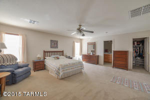 9404 E Grapevine Spring Pl, Tucson, AZ 85710 photo 4