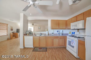 9404 E Grapevine Spring Pl, Tucson, AZ 85710 photo 2