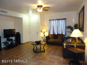 5556 S Wembly Rd, Tucson, AZ 85746 photo 2