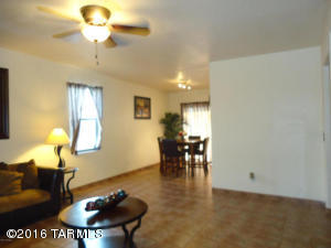 5556 S Wembly Rd, Tucson, AZ 85746 photo 3