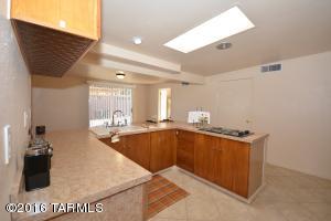 8524 E Kenyon Dr, Tucson, AZ 85710 photo 7