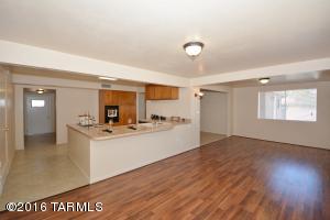 8524 E Kenyon Dr, Tucson, AZ 85710 photo 11