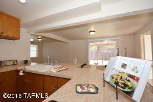 8524 E Kenyon Dr, Tucson, AZ 85710 photo 6