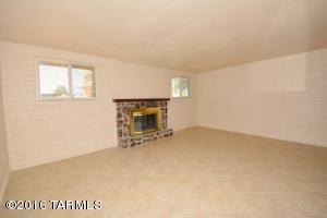 8524 E Kenyon Dr, Tucson, AZ 85710 photo 2