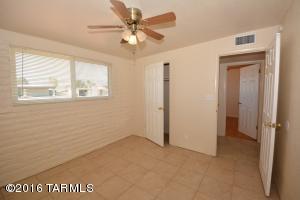 8524 E Kenyon Dr, Tucson, AZ 85710 photo 16
