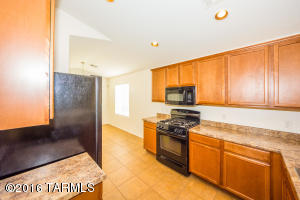 724 S Willis Ray Ave, Vail, AZ 85641 photo 2