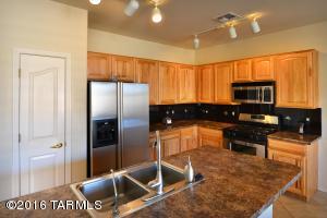 10559 E Rose Hill St, Tucson, AZ 85747 photo 2