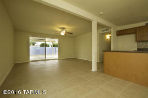 7217 E Sylvane Dr, Tucson, AZ 85710 photo 5