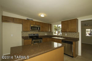 7217 E Sylvane Dr, Tucson, AZ 85710 photo 3
