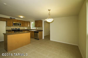 7217 E Sylvane Dr, Tucson, AZ 85710 photo 4