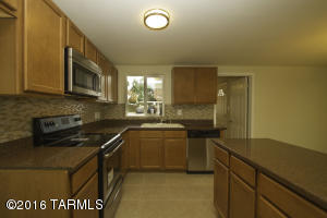 7217 E Sylvane Dr, Tucson, AZ 85710 photo 2