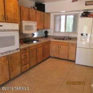 8942 E Kirkpatrick Cir, Tucson, AZ 85710 photo 3
