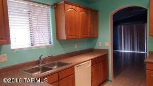 8450 E Sarnoff Ridge Loop, Tucson, AZ 85710 photo 4