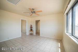 27 E Schilling Pl, Tucson, AZ 85706 photo 9