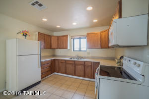 27 E Schilling Pl, Tucson, AZ 85706 photo 4