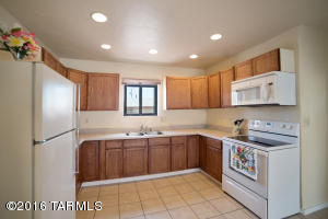 27 E Schilling Pl, Tucson, AZ 85706 photo 3