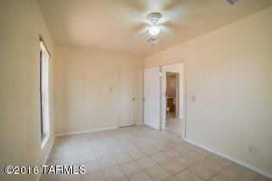 27 E Schilling Pl, Tucson, AZ 85706 photo 11