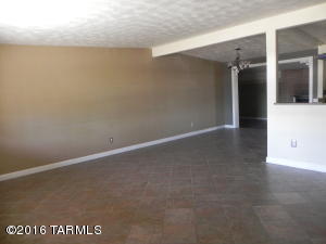 6409 E Baylor Dr, Tucson, AZ 85710 photo 3