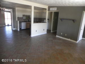 6409 E Baylor Dr, Tucson, AZ 85710 photo 4