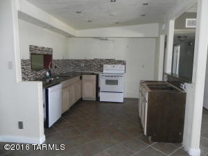 6409 E Baylor Dr, Tucson, AZ 85710 photo 2