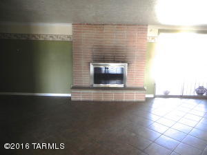 6409 E Baylor Dr, Tucson, AZ 85710 photo 8